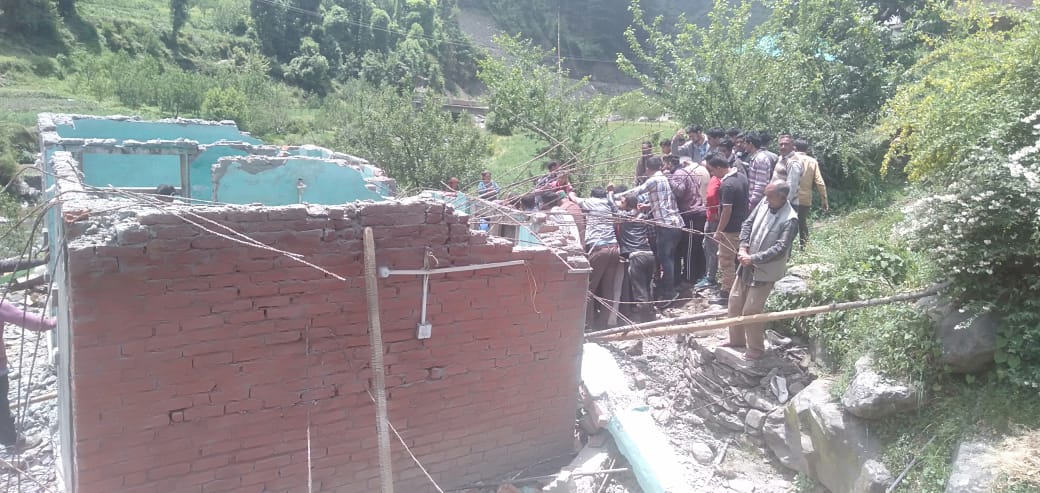 3 labourers buried under debris of house