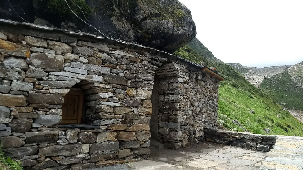 pm modi meditates in kedarnath shankaracharya cave