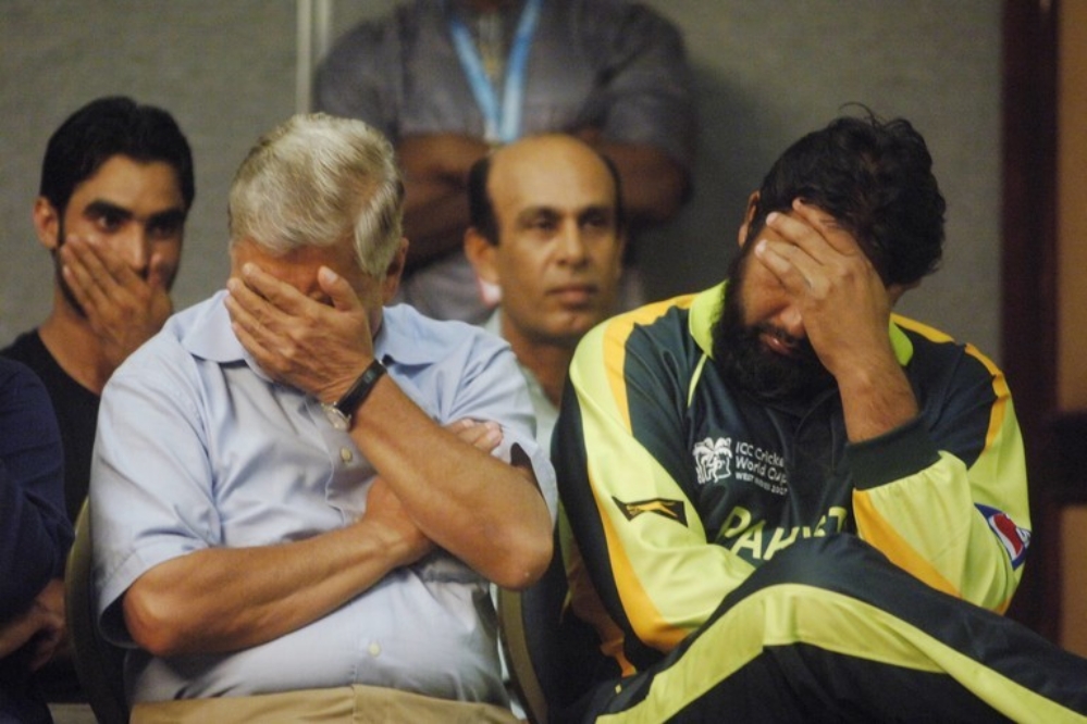 Bob Woolmer's death overshadows Pakistan's shock exit from 2007 World Cup