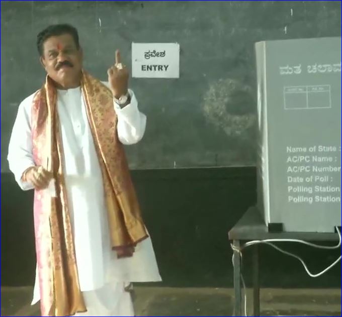 bjp candidate voted in karnataka