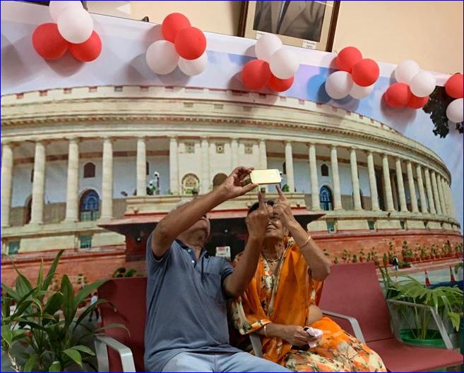 selfie after voting in madhya pradesh