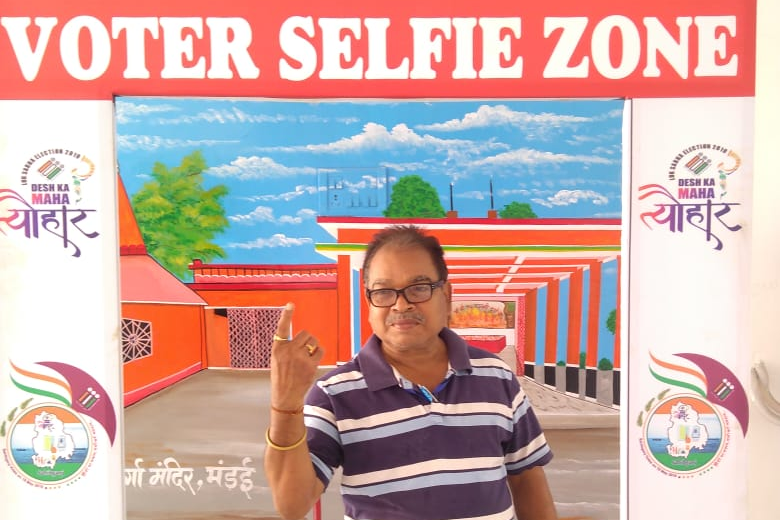 A voter poses at voter selfie zone on the eve of the last phase of the Lok Sabha elections in Sahibganj