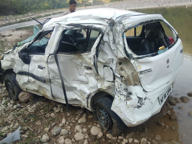 car accident in dharampur mandi