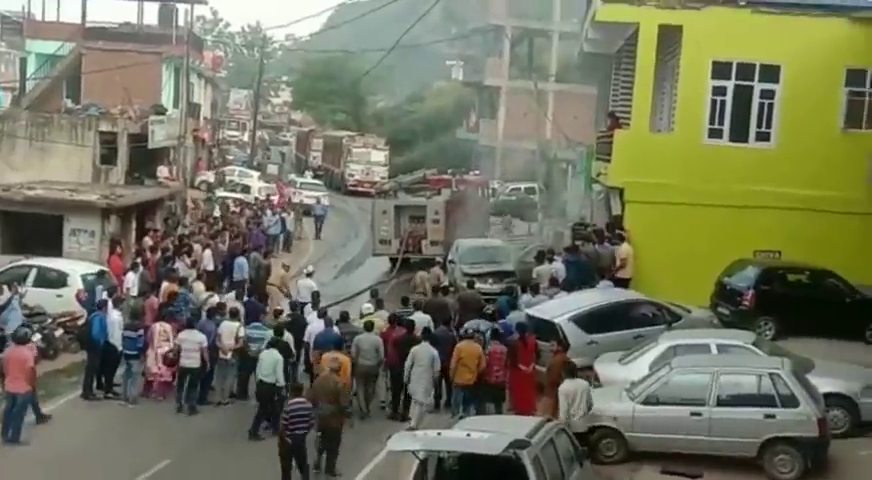 car caught fire at solan