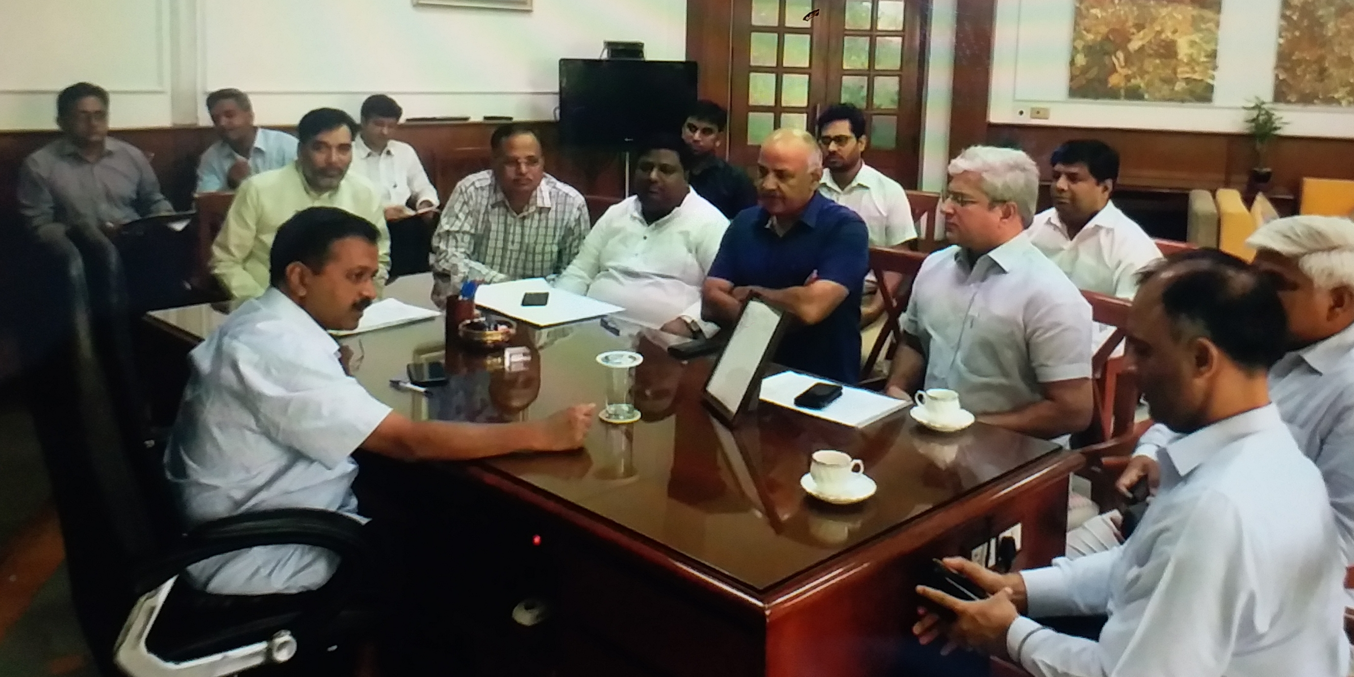 CM Arvind Kejriwal meeting with ministers for water problems