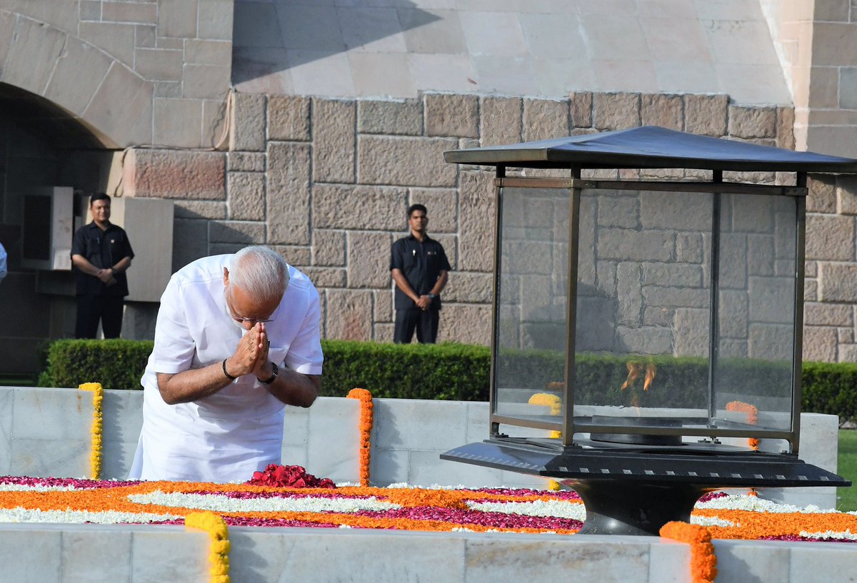 MODI IN RAJGHAT