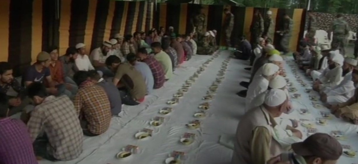 iftar-party-organised-by-indian-army