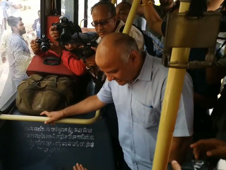 Manish sisodia interact with people in dtc bus