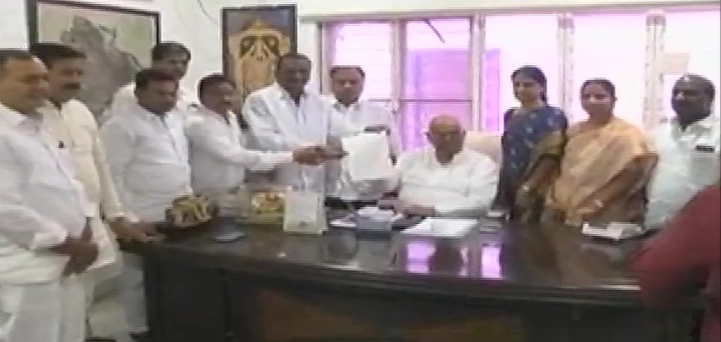 cngress mla meet telangana assembly speaker