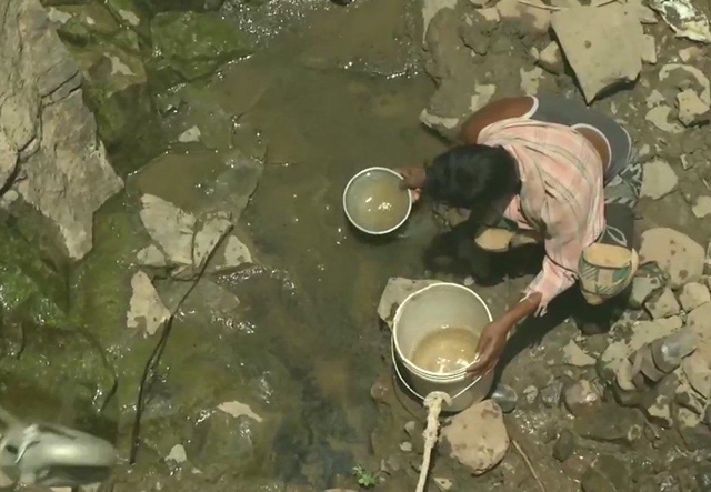 People have to go 40 feet down to fetch drinking water in Maharashtra's Melghat