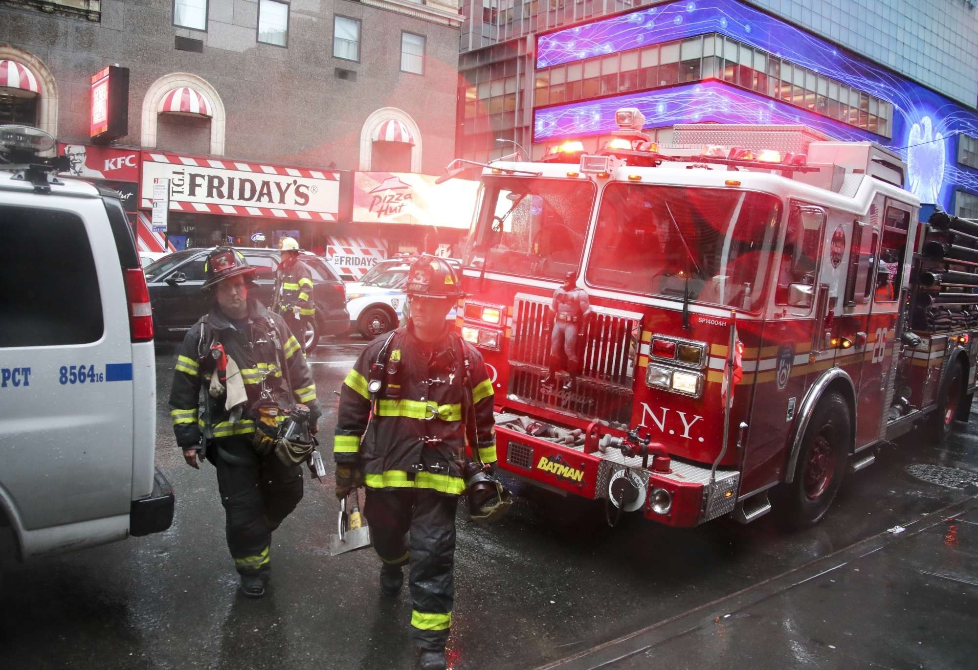 Helicopter crashes on roof of NYC skyscraper