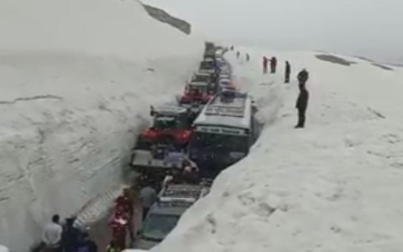 Fresh snowfall in Rohtang