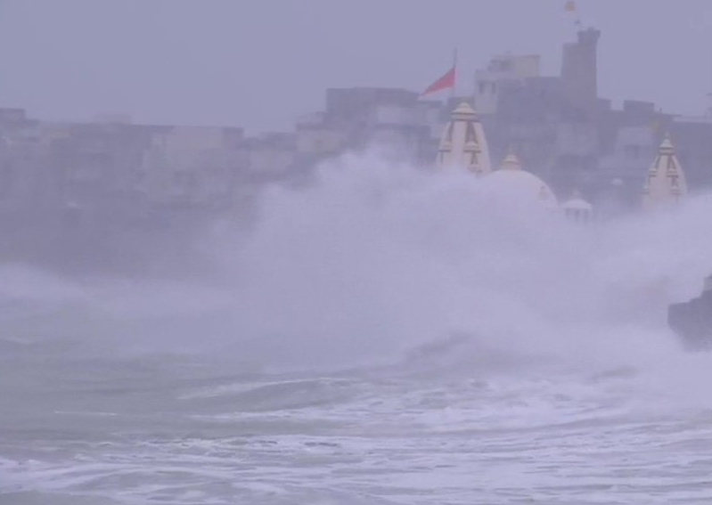 Sea turns turbulent at Jaleshwar