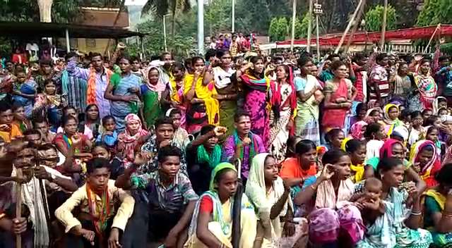 special story_dantewada_aadivasi protesting against nmdc