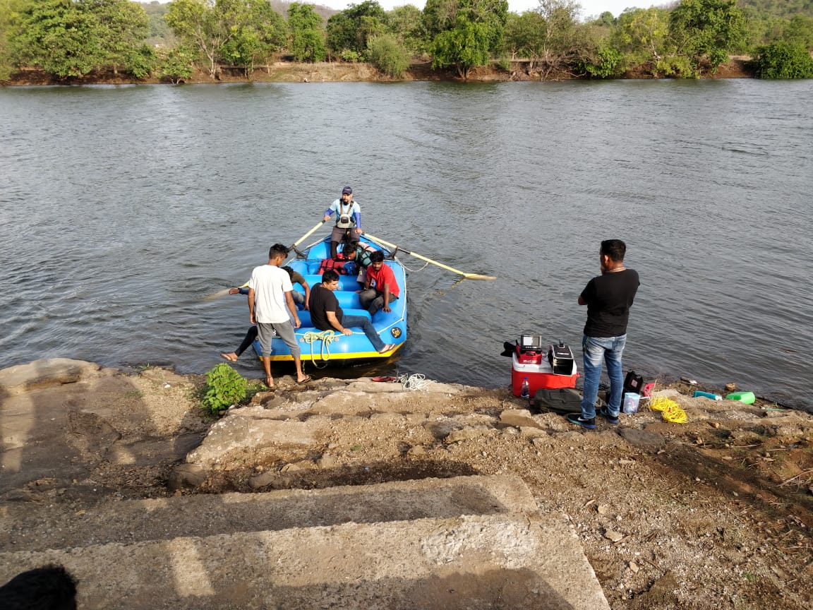 rescue team going on to find death bodies in river