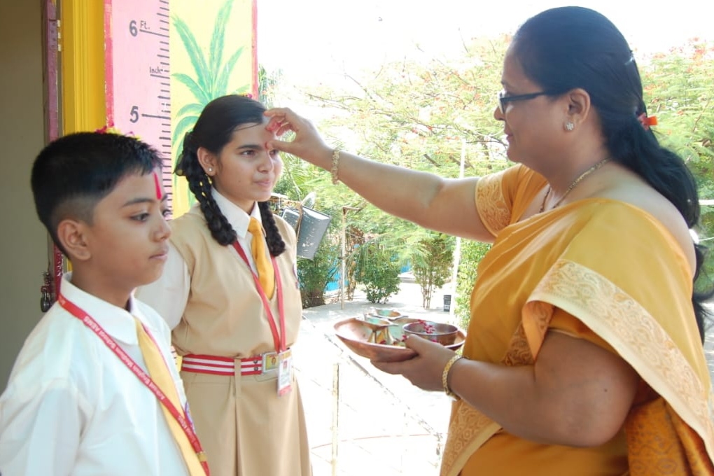 On the first of school teacher welcoming the students