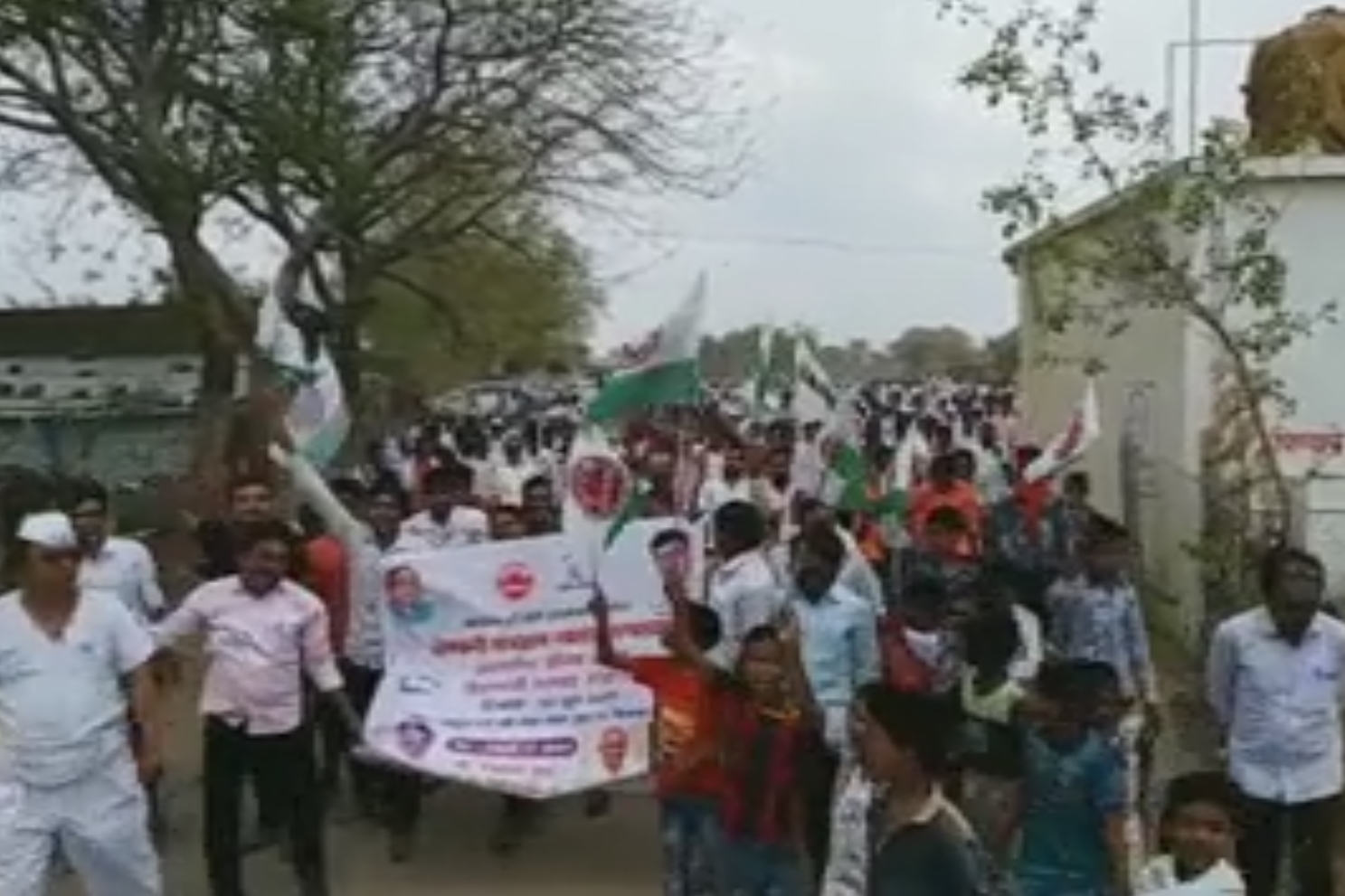 Farmers' organizations and villagers during agitation