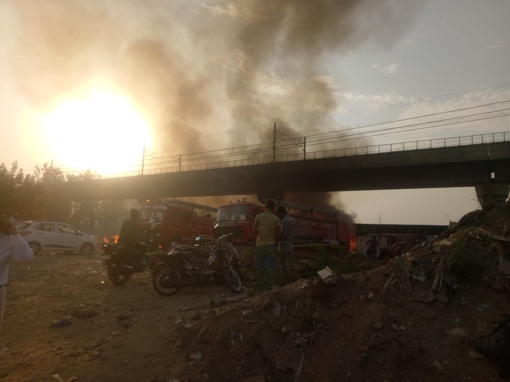 Fire broke out Shaheen Bagh near Kalindi Kunj metro station