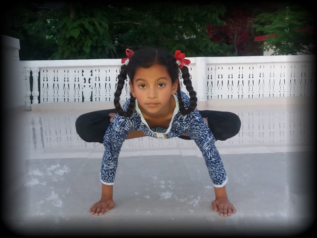 yoga girl nidhi dogra doing special yoga step