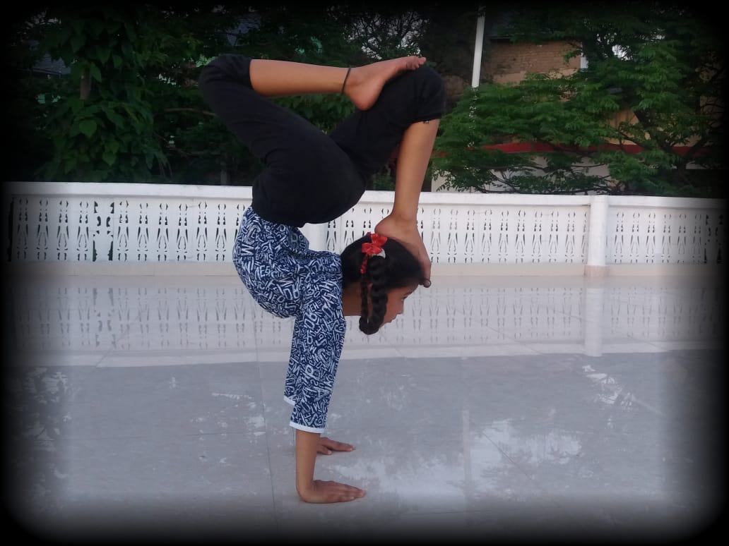 yoga girl nidhi dogra doing special yoga step