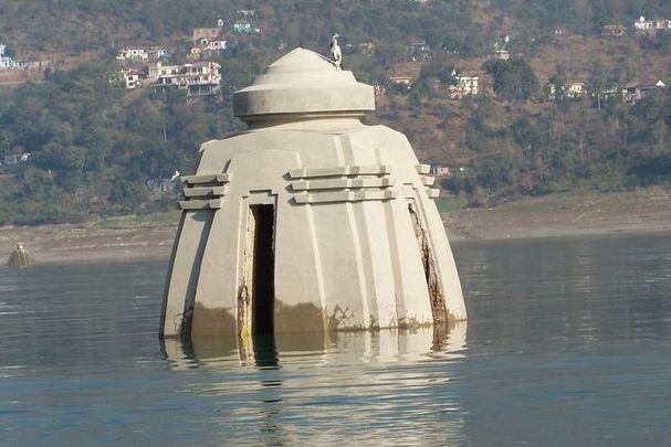 गोबिंद सागर झील में डूबे मंदिर