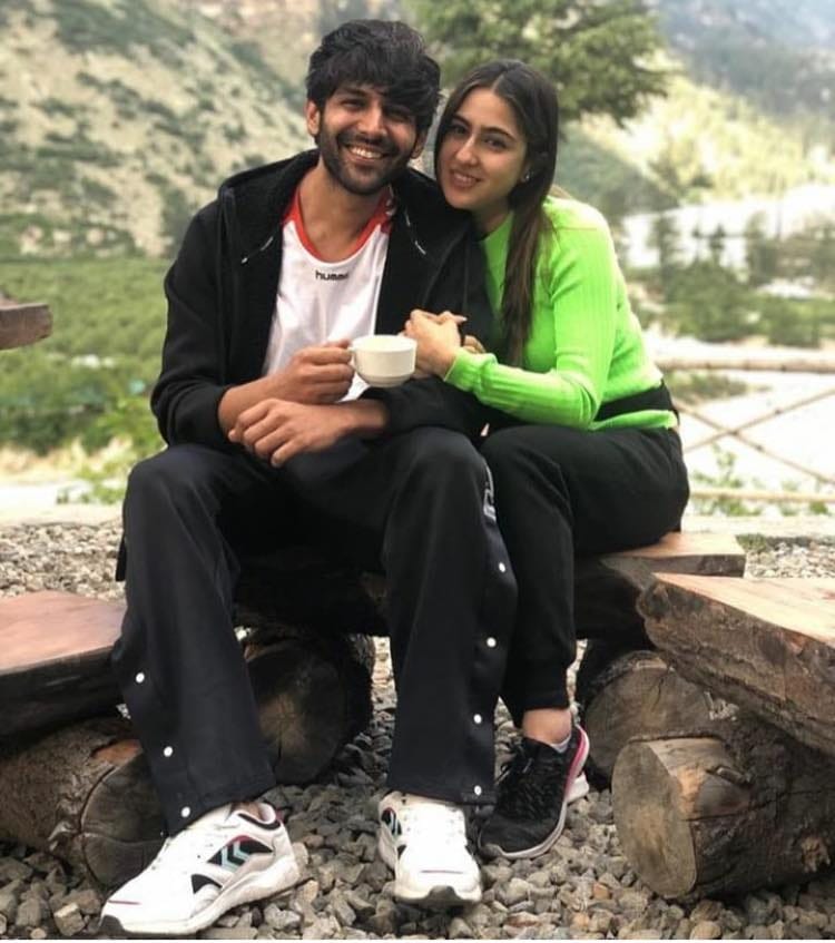 viral photo of kartik and sara ali khan