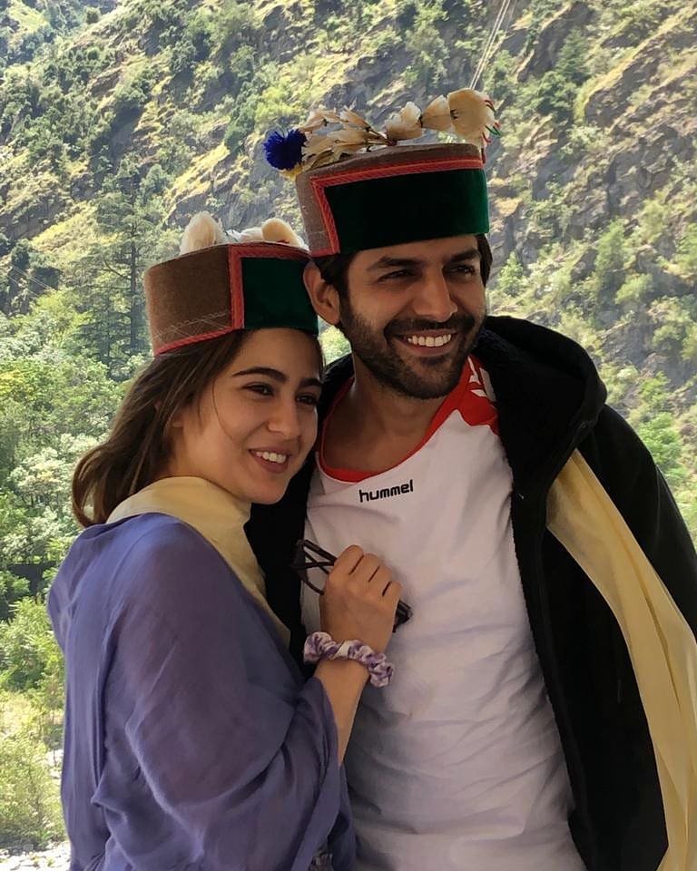 Sara ali khan And Kartik Aryan Photos viral on social media