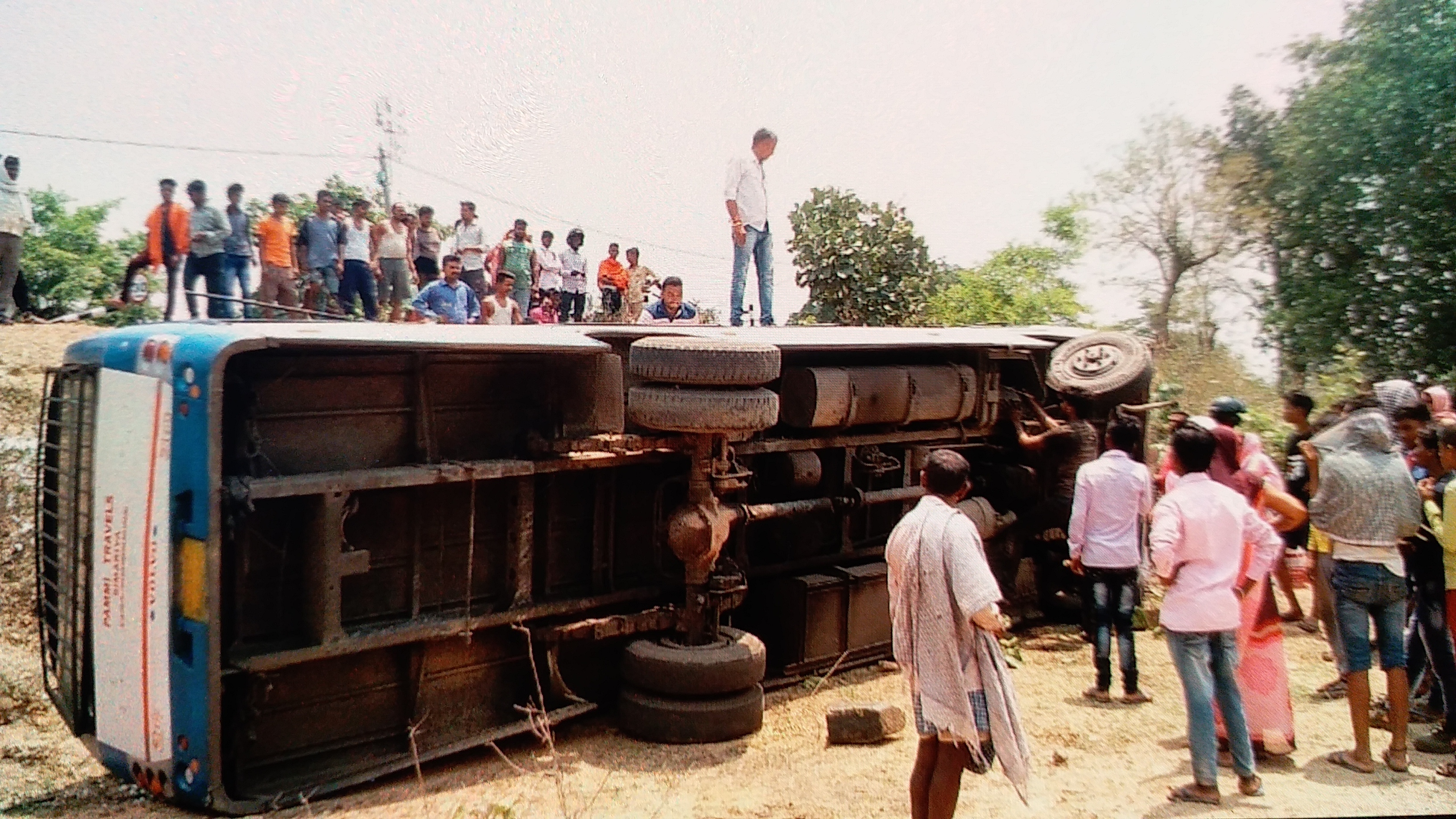 12 killed and 65 other injured in accident in jharkhand