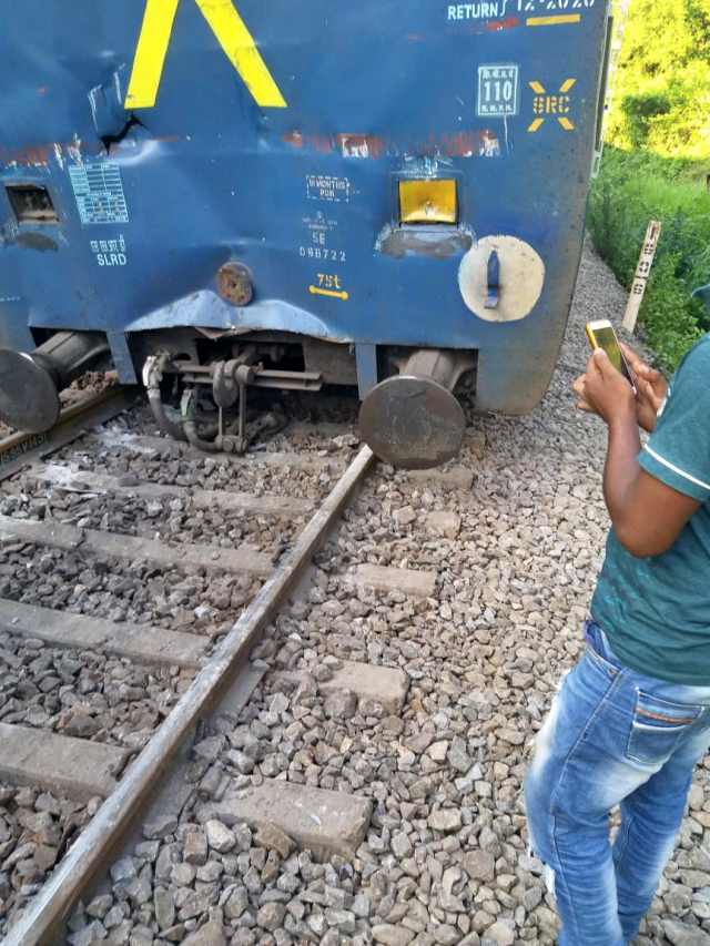 pictures of samaleshwari rail accident in jagdalpur