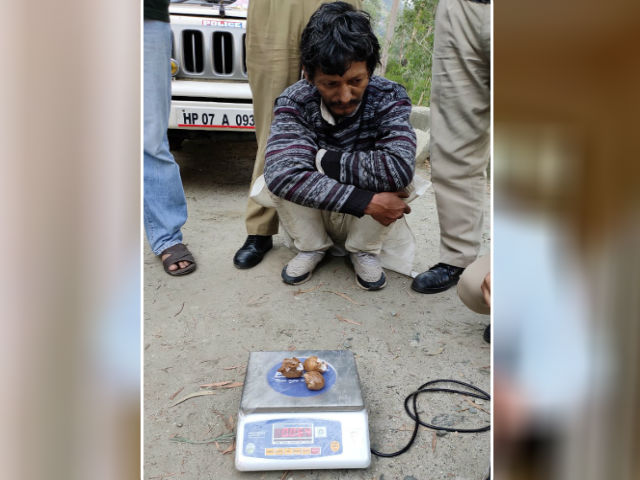 man arrested with chitta in rampur