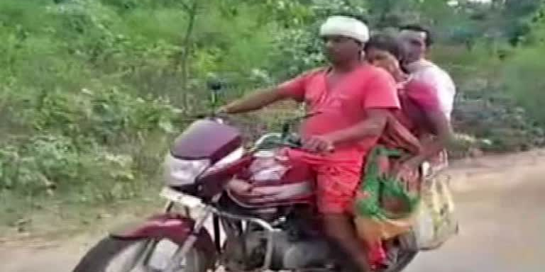 A Pregnant woman was brought to a community CHC on a bike in Laterhar in Jharkhand as the hospital did not send an ambulance to transport her.