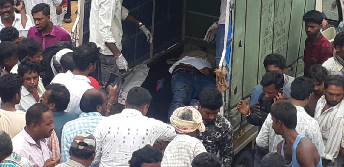 11 dead in accident in karnataka