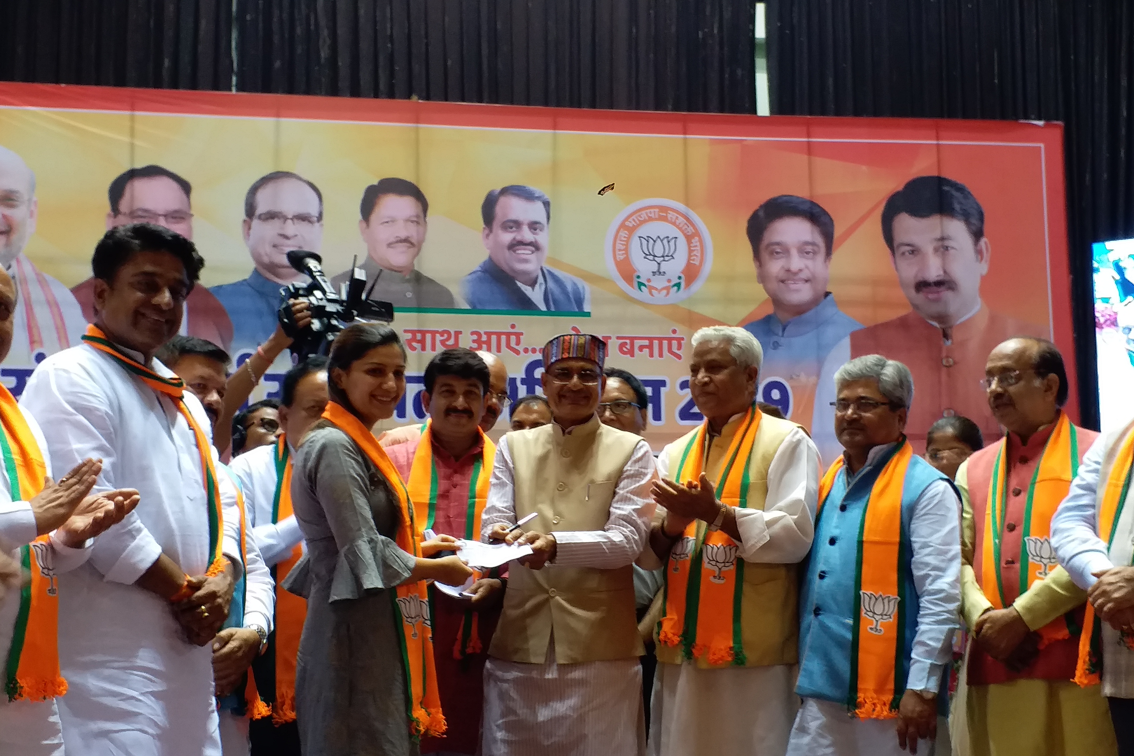 Haryanavi dancer Sapna Chaudhary joins BJP in Delhi