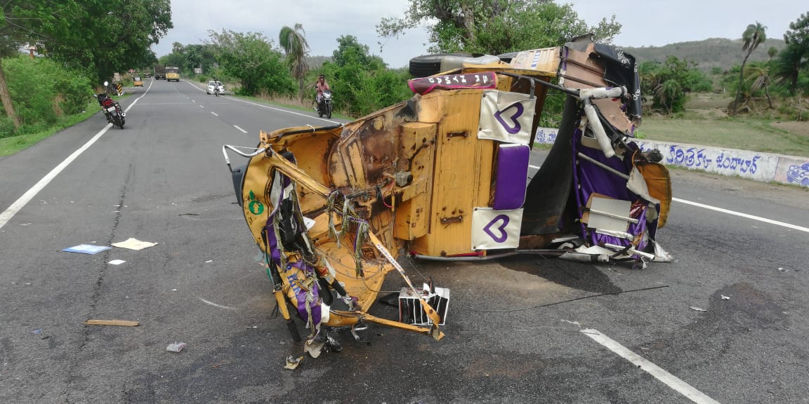 two-autos-accident-in-nizamabad-district