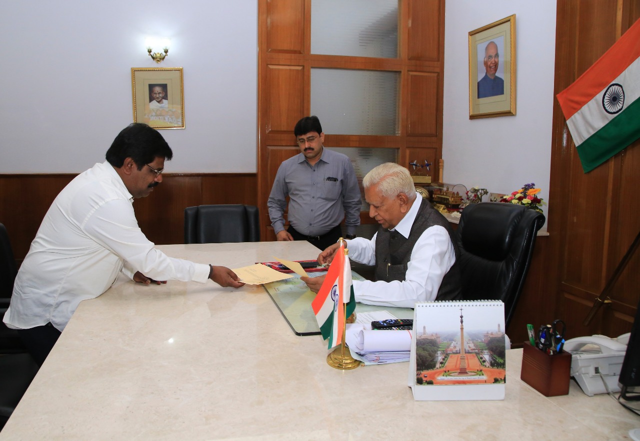 Independent MLA H Nagesh resigns