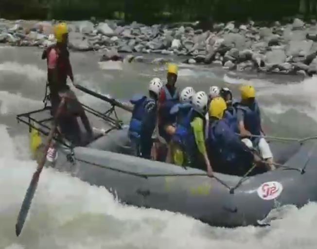 Stop rafting in Beas river