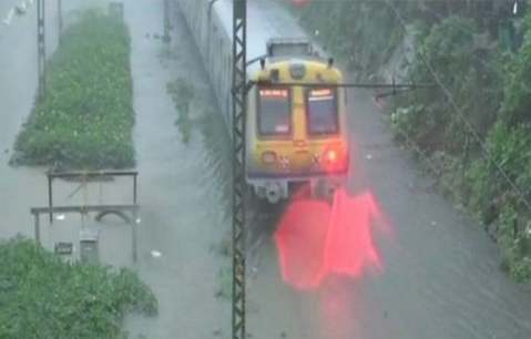 Train movement halted towards Mumbai-Pune line after boulder falls on track