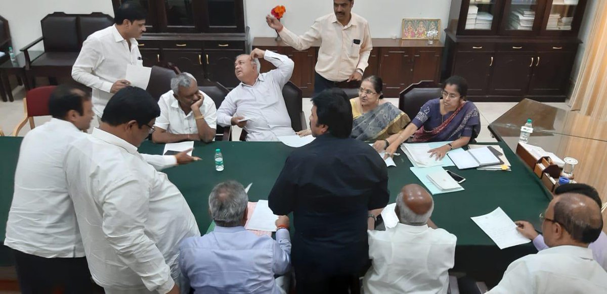 Eight Congress and three JD (S) MLAs at Assembly speaker office (File photo)