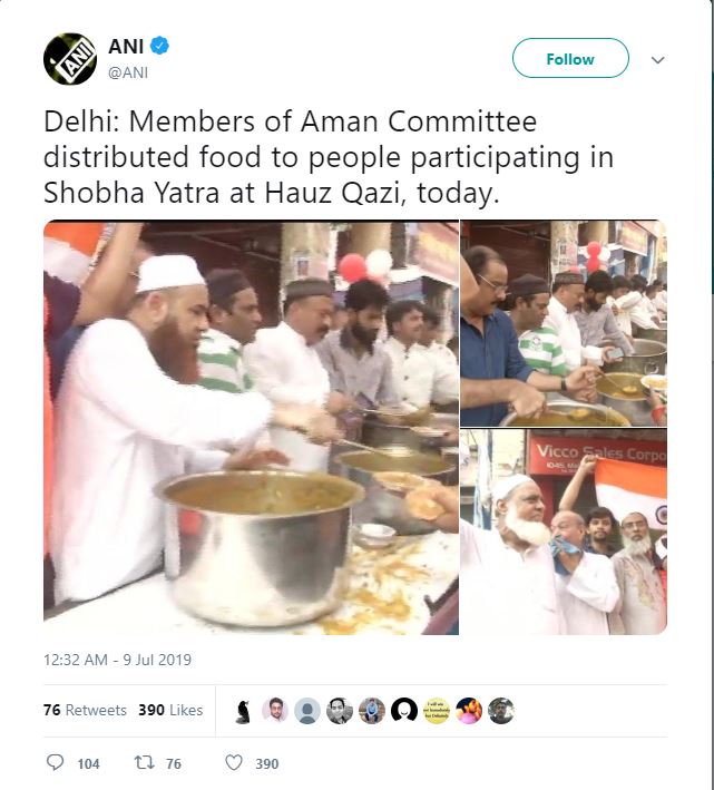 members-of-aman-committee-distributed-food-to-people-participating-in-shobha-yatra-at-hauz-qazi