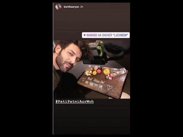 Actor Kartik Aaryan share a picture from set of Pati, Patni Aur Woh remake