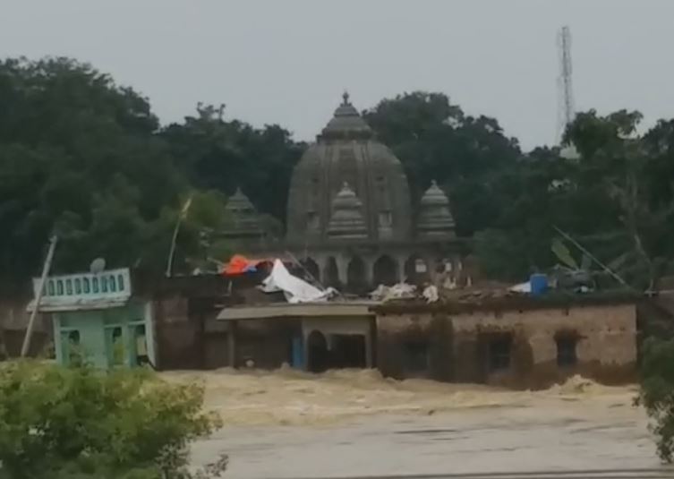 the-dam-broke-in-madhubani-after-flood