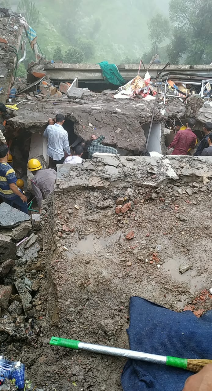 guest-house-in-solan-collapsed