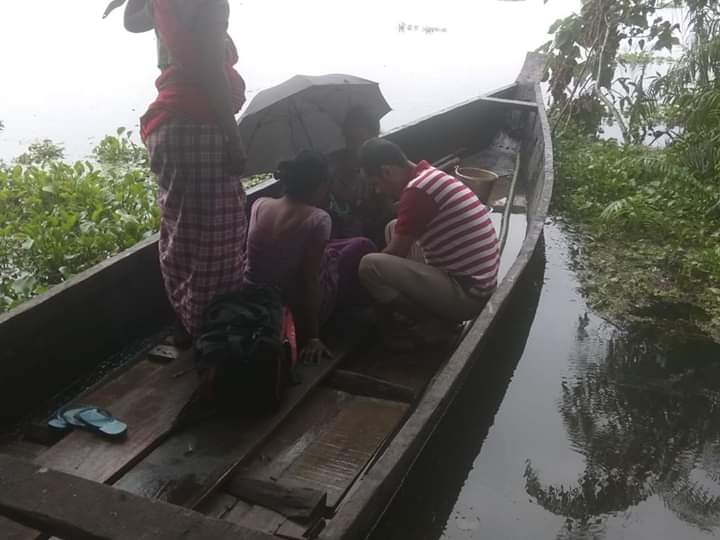 Lady gave birth to baby on boat