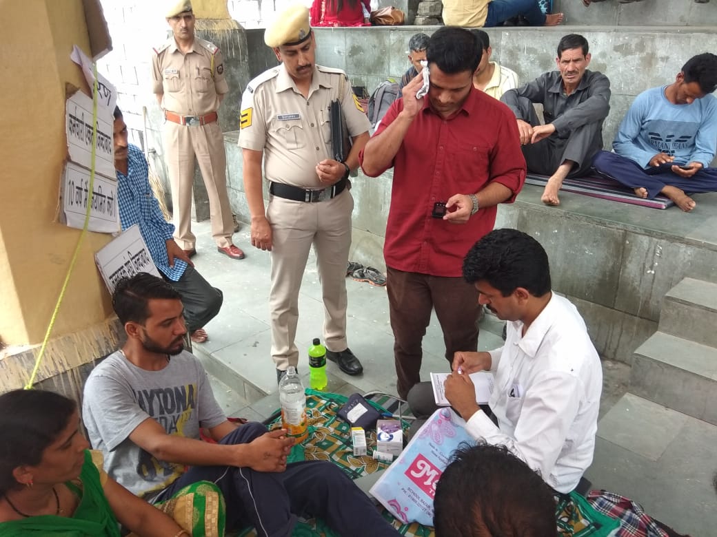 health issues found in 6 persons sitting on hunger strike in mandi