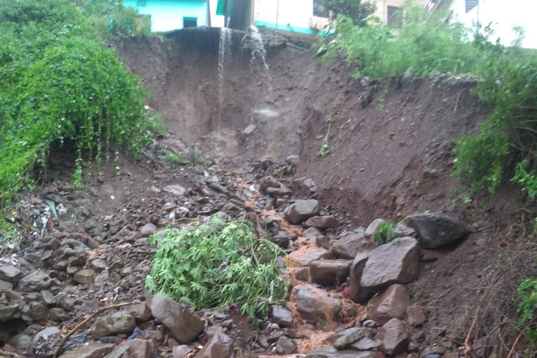 Kalka Shimla Rail line Closed due to landslide