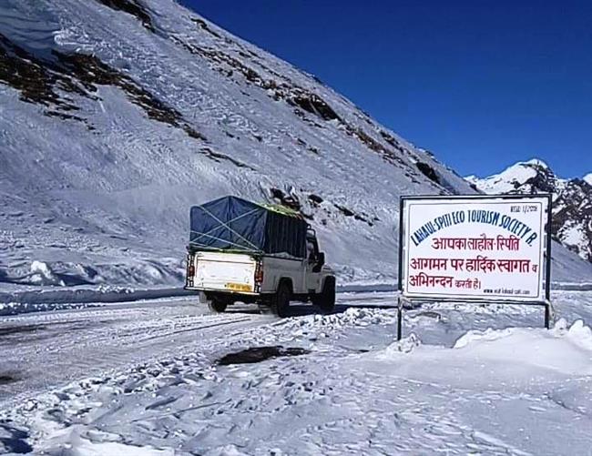 fresh snowfall in rohtang