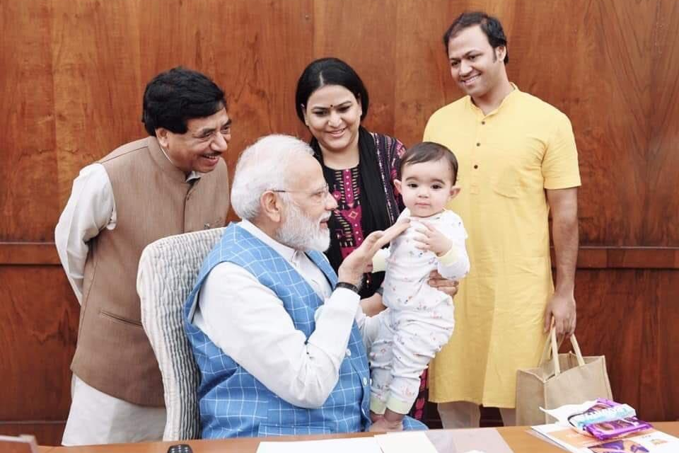 Internet goes crazy over PM's image with toddler