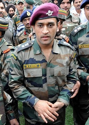 DHONI IN ARMY DRESS