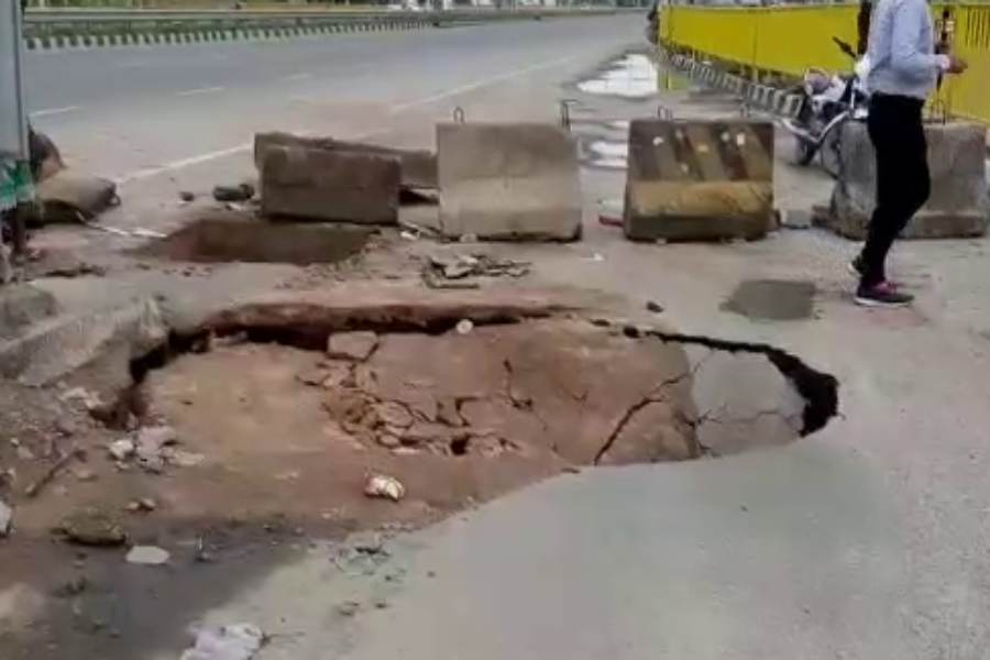 Faridabad Around 5 feet road broken on NH 19