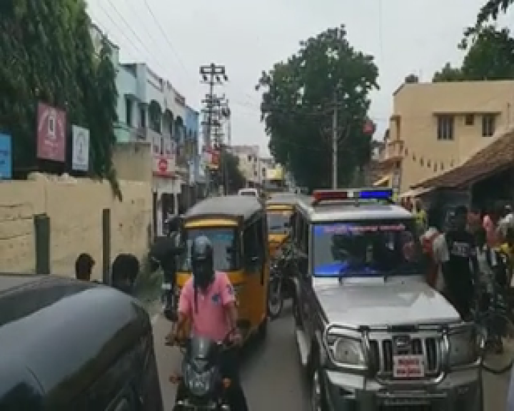 மடிக்கணினி வழங்கக்கோரி பள்ளி முன்பு ஆர்ப்பாட்டம்.  LAPTOP OFFERING  சேலம்  12-ம் வகுப்பு மாணவர்கள்  12TH STD STUDENTS  SALEM